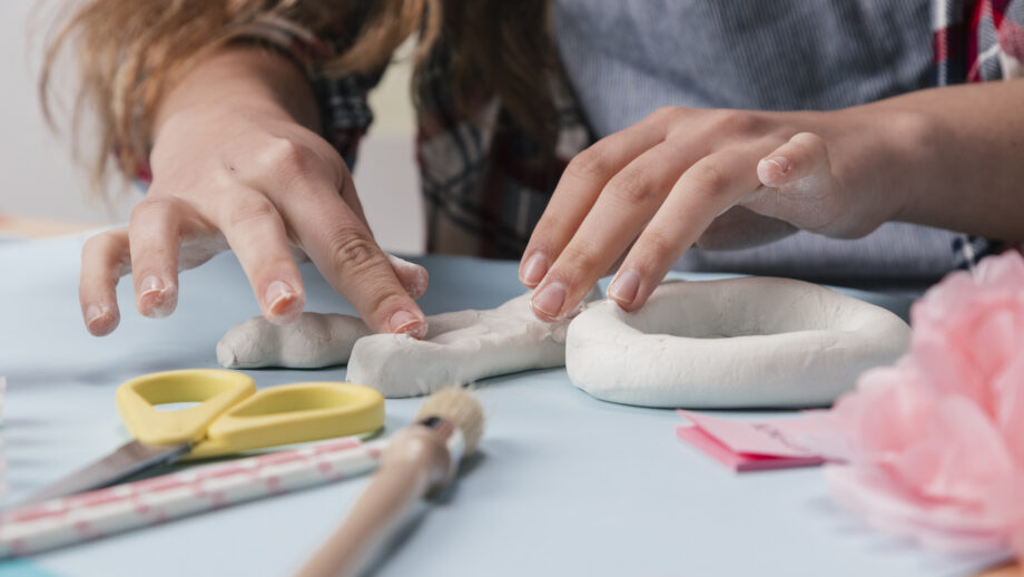 Journée complète - Céramique : Initiation au tour de potier et au modelage - du 14 au 18 Avril - à partir de 12 ans